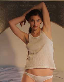 ravina 22 year female call girls in Agra